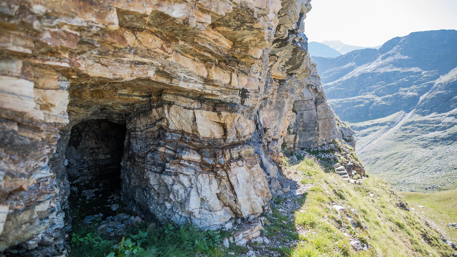 Detail of one of the caves near the Sunny Valley Mountain Lodge