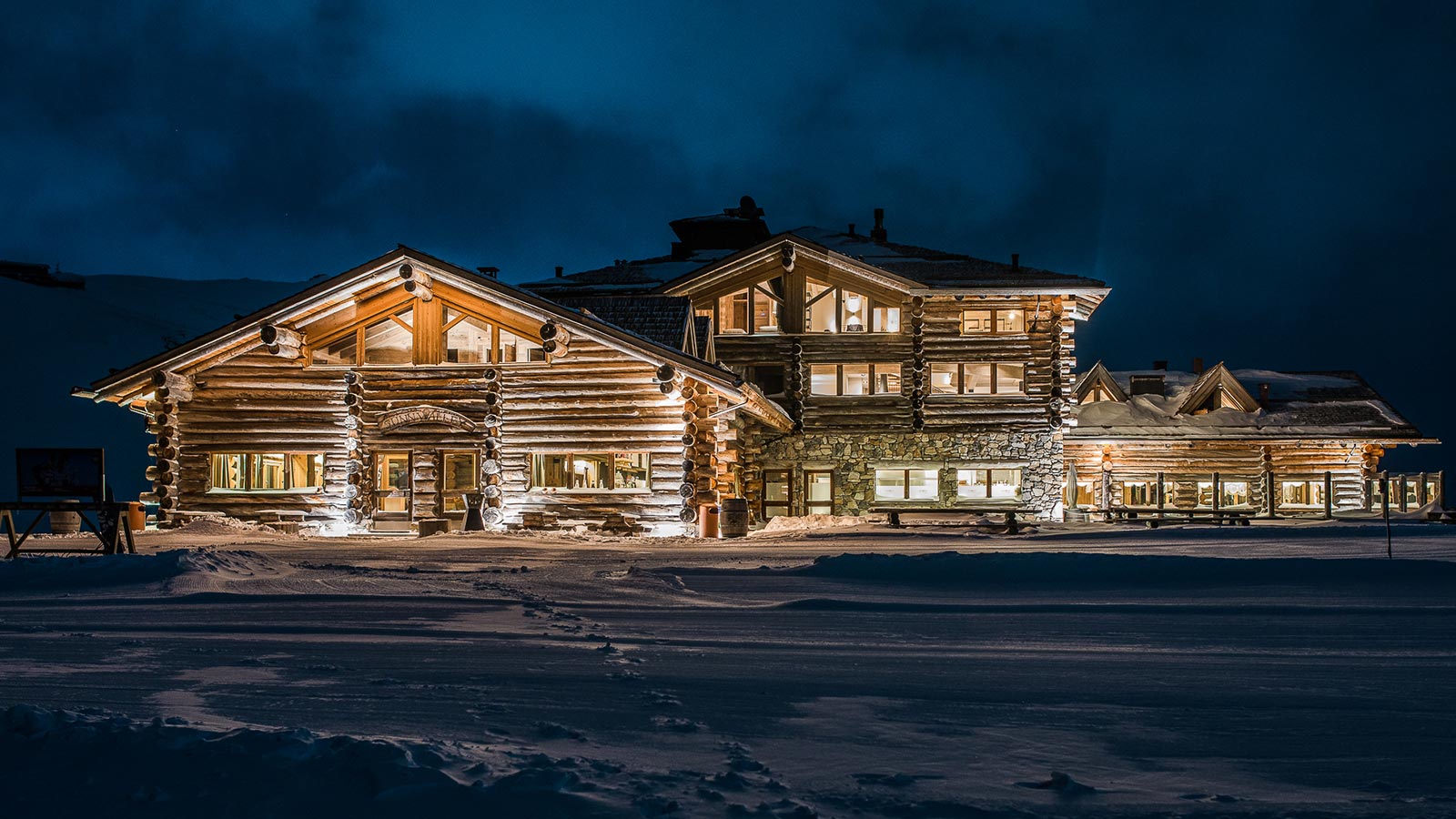 Exterior of the Sunny Valley at night in the heart of the Stelvio Park