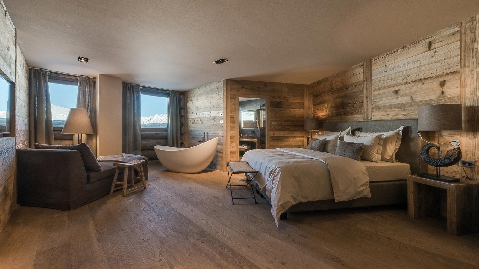 Deluxe suite with 60 sqm of luxury in the mountain lodge