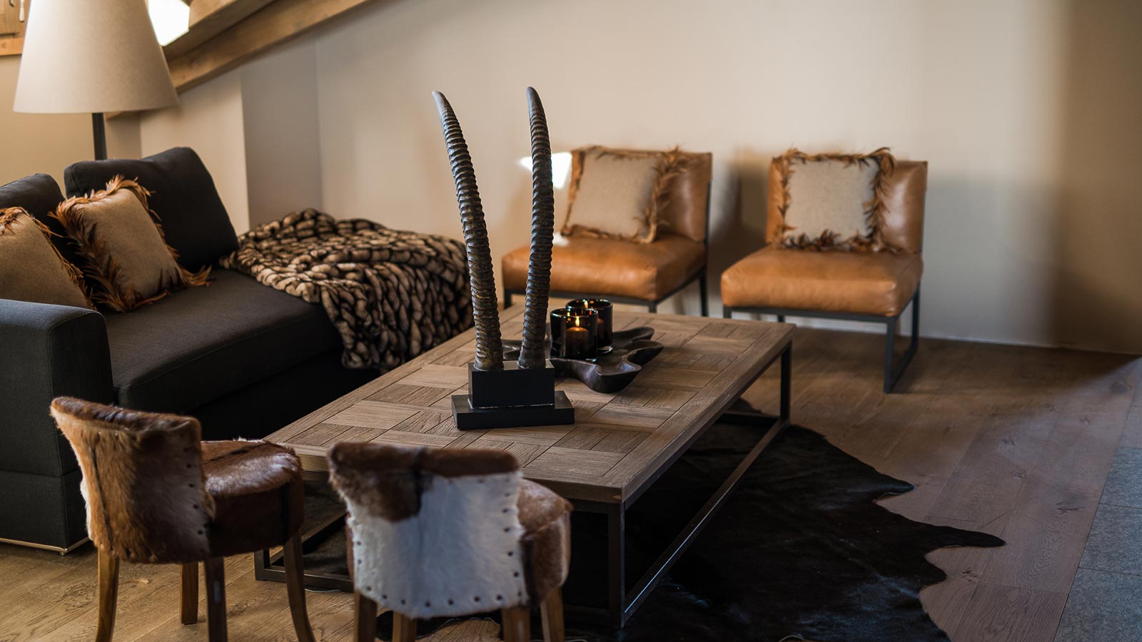 Luxurious suite furnished with typical traditional elements