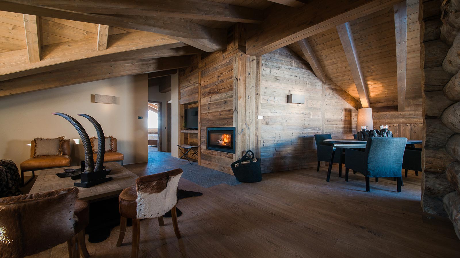 Luxurious master suite of the lodge moutain